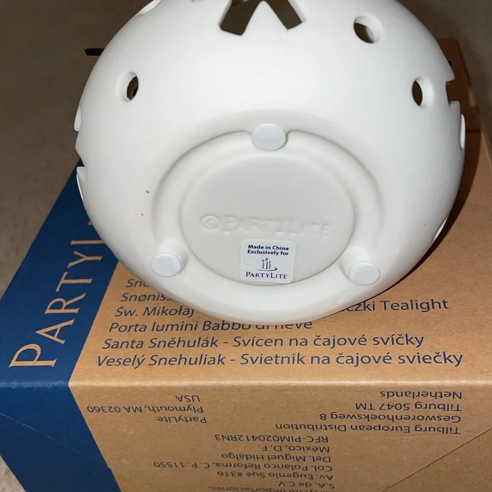 Very Cute PartyLite P91946 Santa Snow Tealight Holder ⛄️Bundle for a Discount⛄️ - Picture 3 of 4